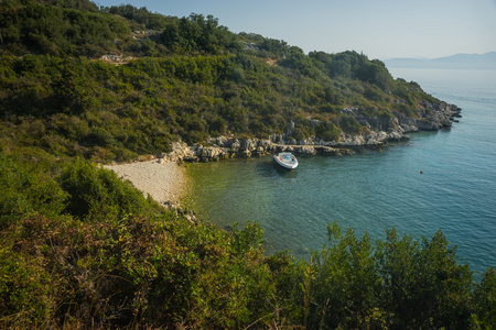 海景 悬崖和 Paxi，希腊海滩