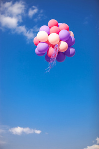 气球在天空中一堆