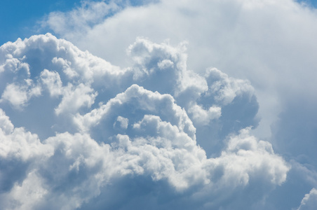 云的纹理。 表面或物质的感觉外观或一致性。 云在云上乌云散云风暴云粉彩云晚霞