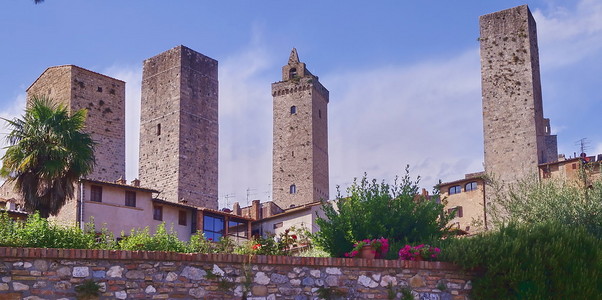 意大利托斯卡纳圣吉米纳诺历史村庄的塔