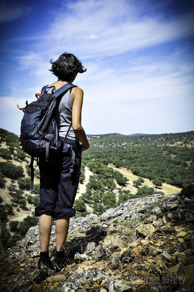女人山徒步旅行者
