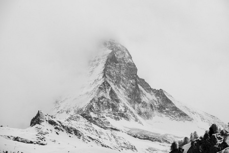 雪帽的山