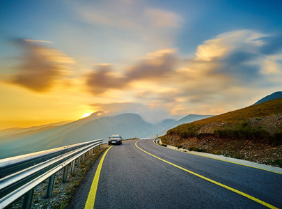 山道路景观图片