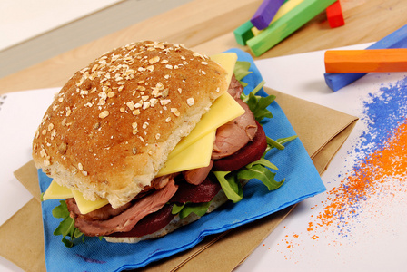 学校午餐系列 烤牛肉卷三明治