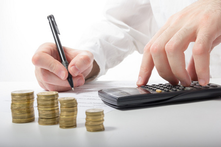 堆栈的硬币.财务会计-钱和计算照片