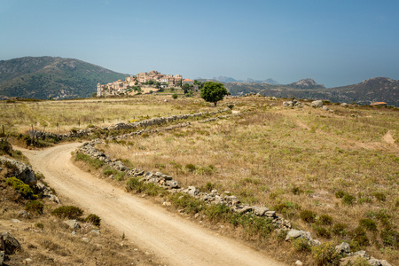 村庄的 SantAntonino Balagne 地区的科西嘉