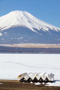 富士山和冰湖