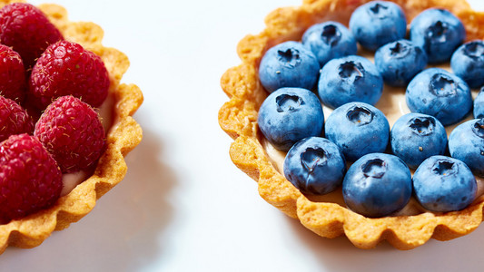 覆盆子和蓝莓水果挞