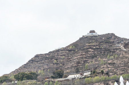 在中国的一处山头寺