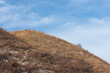 哈萨克斯坦。 天山。 有山景的美丽景观。