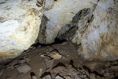 照片的石头在岩溶洞穴图片