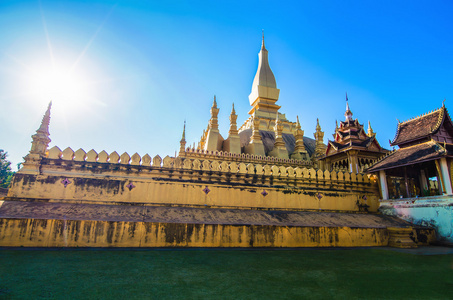 Pha 金銮与太阳光线，万象，公共神庙在老挝