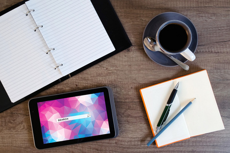 Digital tablet PC med fstis papper och kopp kaffe