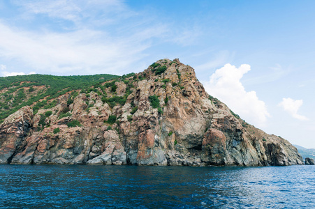 海中岩