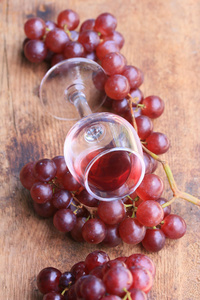 水果新鲜葡萄和葡萄酒红