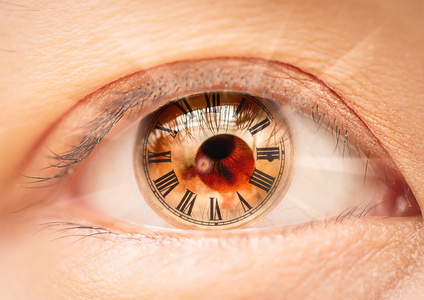 女性的眼睛罗马数字生物时钟照片