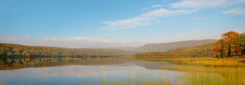 秋天沃伦湖全景