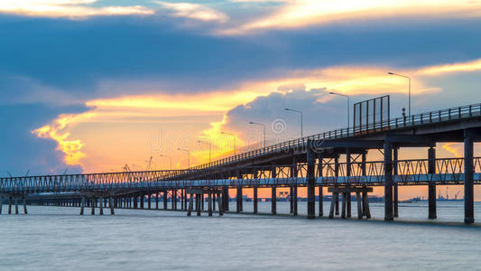 夕阳与海之桥