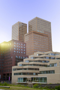 在阿姆斯特丹的几座办公楼的景色