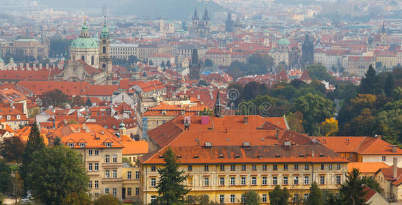 从佩特林山的高处俯瞰布拉格。