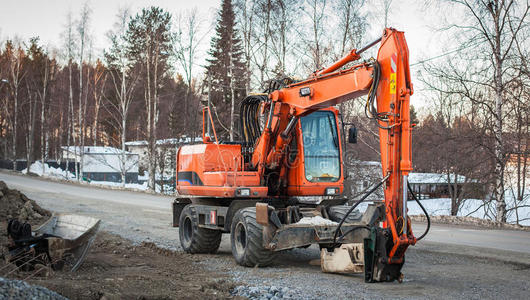 挖掘机停在芬兰