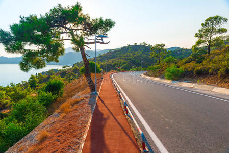 山里好的柏油路