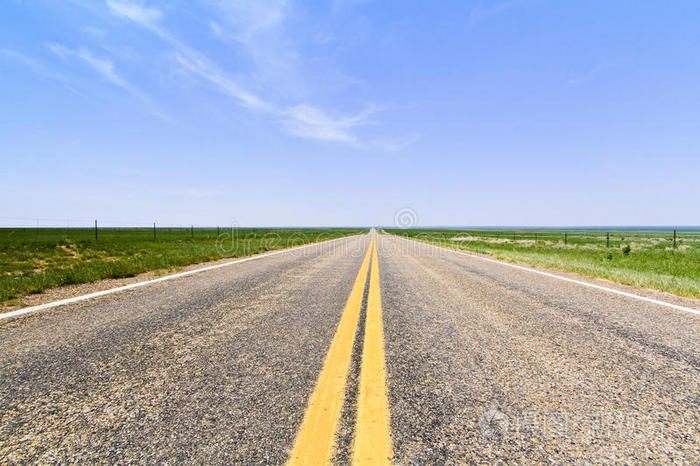 科罗拉多州平坦开阔的道路