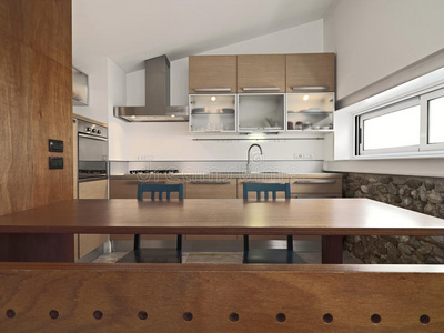 木质现代厨房的内部视图