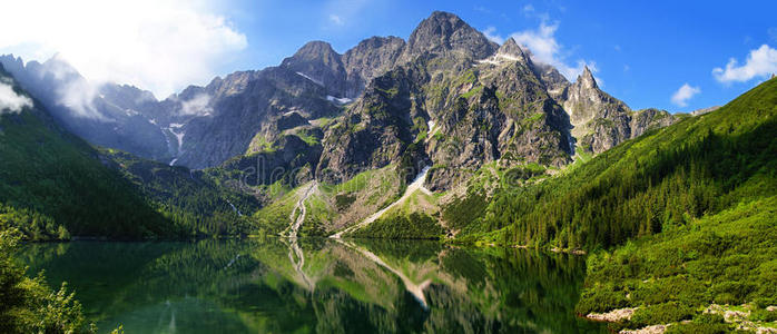 塔特拉山脉和海眼的美丽景色