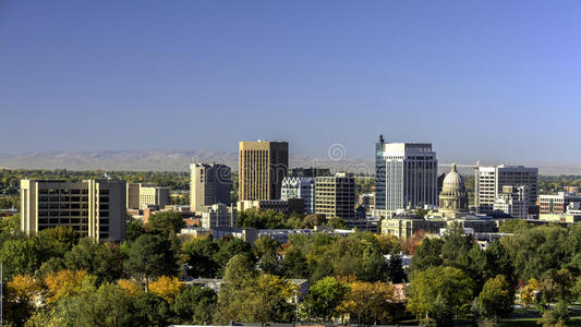 在爱达荷州的博伊西城之前落下颜色照片