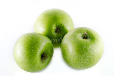 史密斯奶奶的苹果孤立在白色的背景上