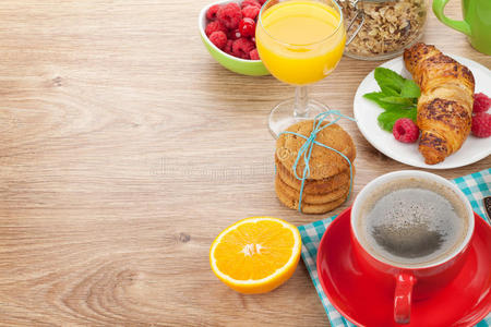 健康早餐，含麦片浆果橙汁咖啡和