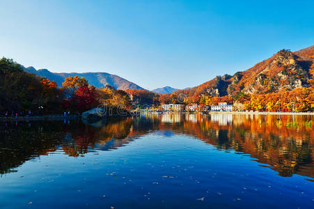 秋山湖畔夕阳