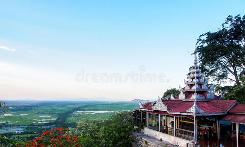 风景 小山 寺庙 文化 旅游业 城市 全景图 宗教 贸易