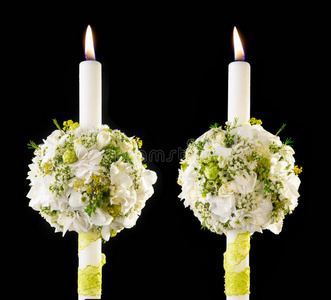 一束带蜡烛的花照片