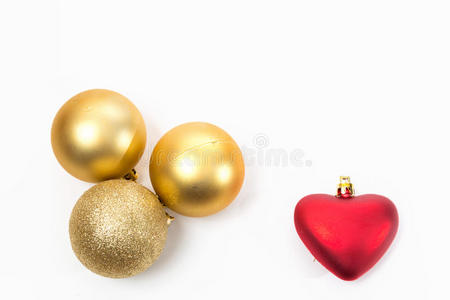 圣诞金球和红心
