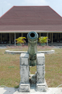 日惹巴瓜拉曼宫殿建筑群的大炮