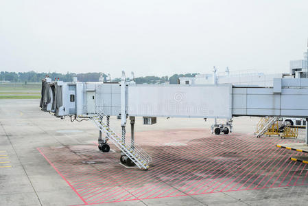 新加坡机场航站楼登机口的喷气桥