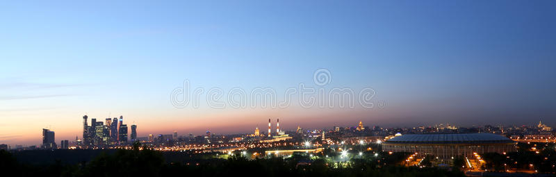 从观景台俯瞰莫斯科夜景，俄罗斯