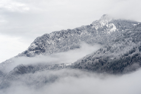 山谷与雪