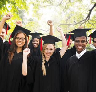 多样性学生庆祝毕业概念