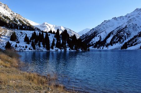 高山湖泊