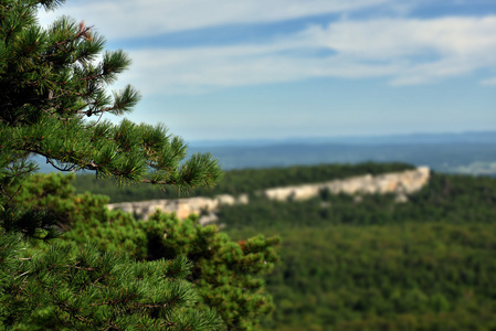 徒步旅行在 Minnewaska 国家公园保护区