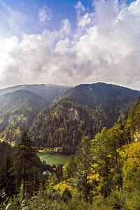 美丽的野生山景观在喀尔巴阡山脉，R