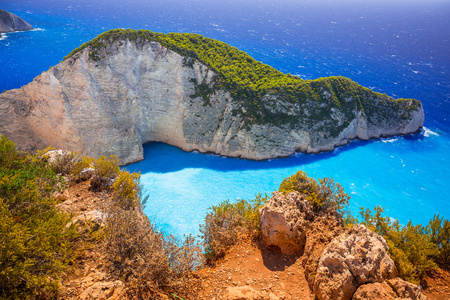 美丽的 Navagio 海滩上希腊扎金索斯