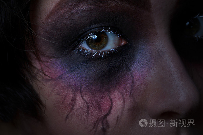 可怕的眼睛,从十几岁的女孩