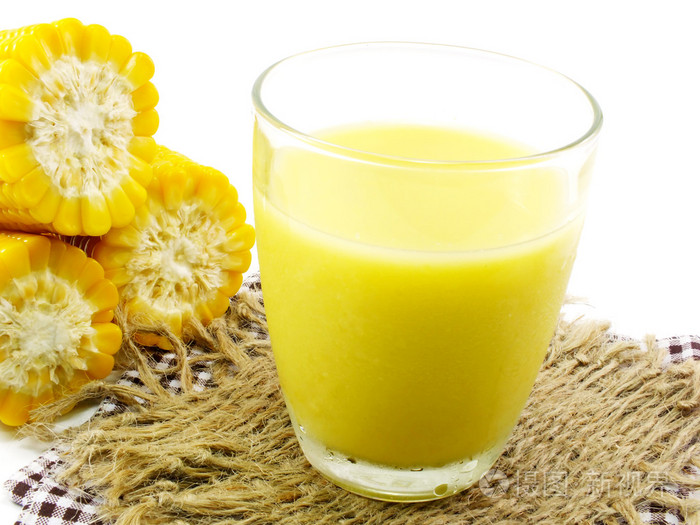 新鲜的甜玉米汁玉米奶