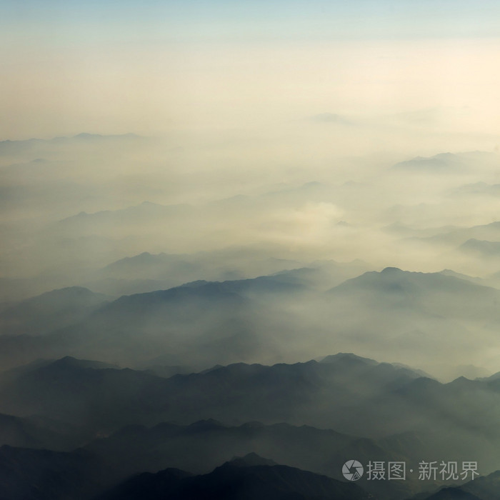 朦朦胧胧的群山背景天空照片 正版商用图片1jzocz 摄图新视界