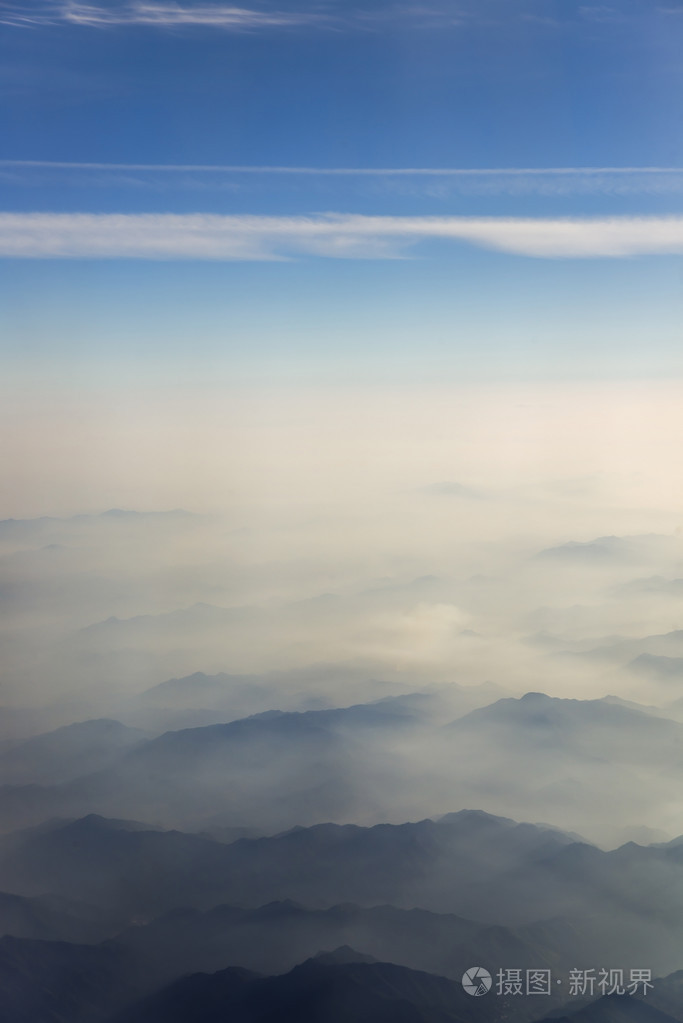 朦朦胧胧的群山背景天空照片 正版商用图片1jzod6 摄图新视界