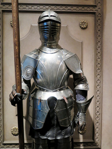 凶狠铠甲士兵图片